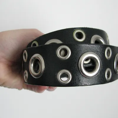 ceinture vintage rock punk années 90 cuir véritable vachette 75/30 glam metal oeillets